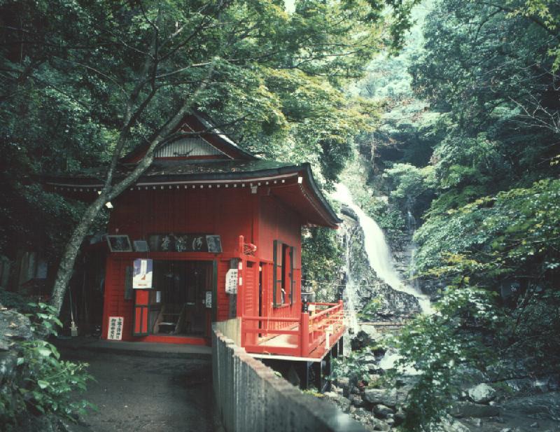 犬鳴山七宝滝寺