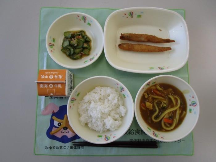 牛乳 ごはん カレーうどん ししゃもフライ きゅうりとツナのサラダ