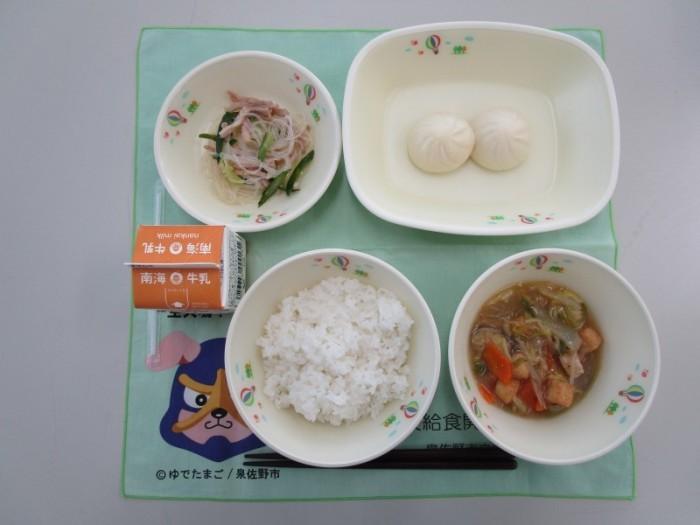 牛乳 中華丼 ミニ肉まん 春雨サラダ