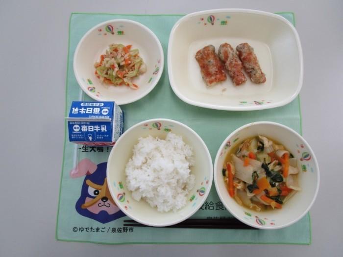 牛乳 ごはん ほうとう 竹輪の二色揚げ ごま和え