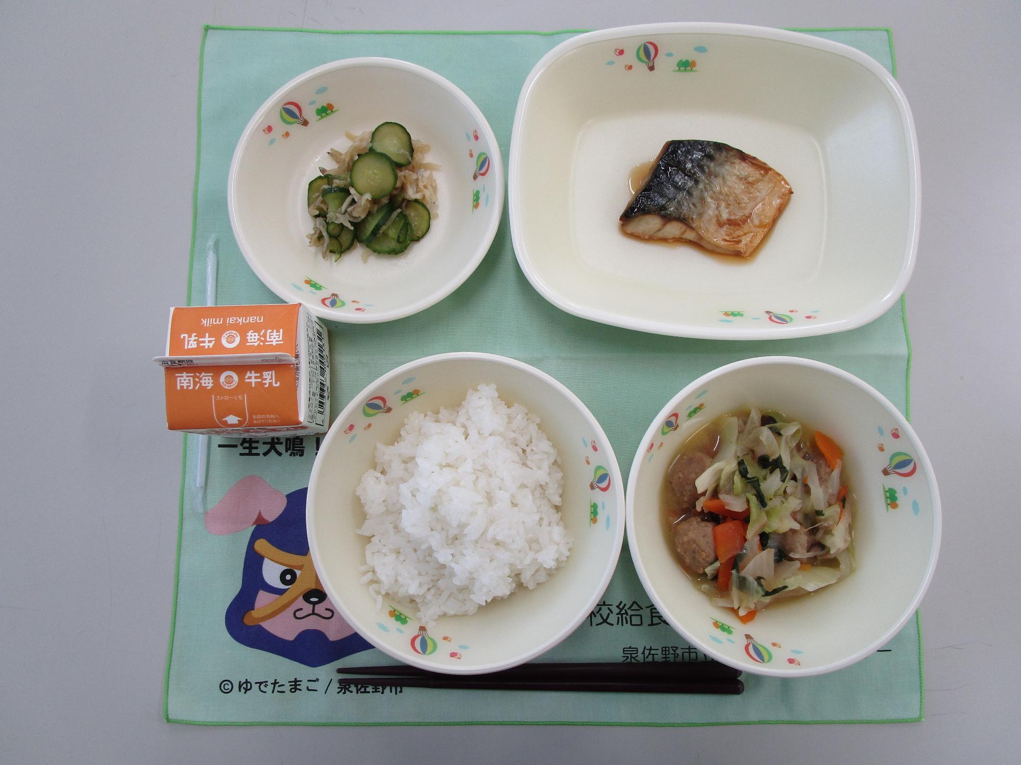 牛乳 ごはん ミートボールと野菜の旨煮 さばの生姜しょうゆかけ はりはり漬け