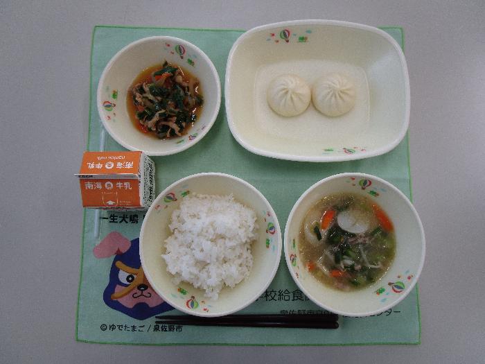 牛乳 ごはん プルコギ ポークトックスープ ミニ肉まん