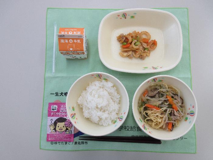 牛乳 ごはん・ふりかけ サンマー麺 鶏肉の甘辛炒め