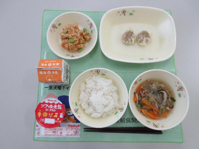 牛乳 肉みそごはん 中華スープ キャベツ入り肉しゅうまい ヨーグルト