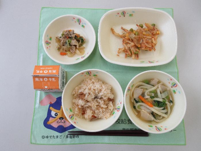 牛乳 五目釜めし みぞれうどん ごぼうのかき揚げ 豚肉と人参のすりごま炒め