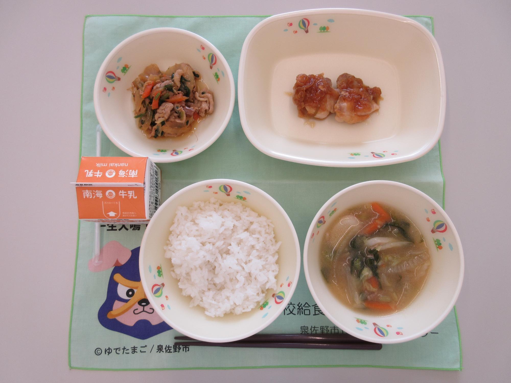 牛乳 ビビンバ丼 トックスープ 鶏肉のねぎソースかけ