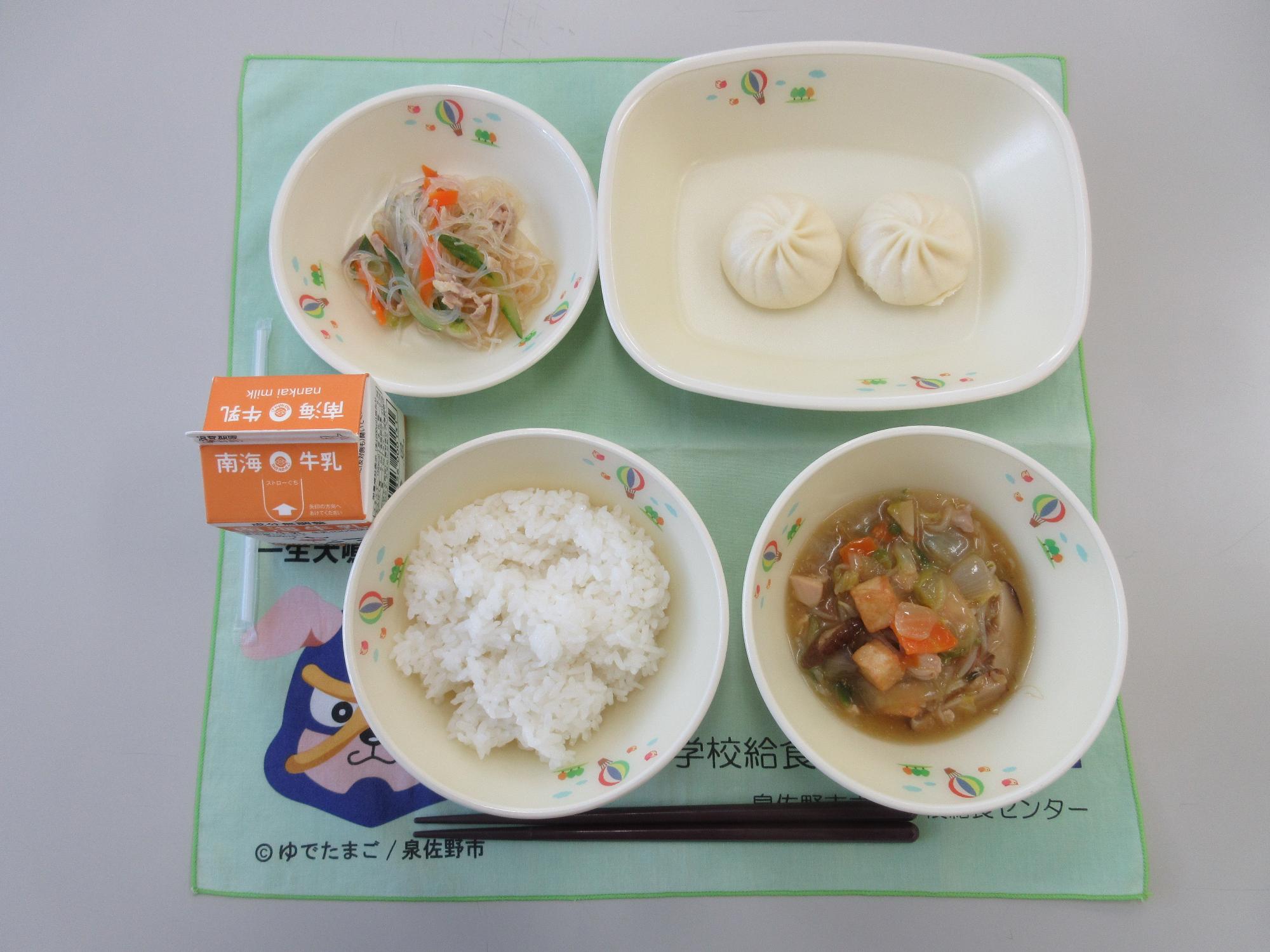 牛乳 中華丼 ミニ肉まん 春雨サラダ