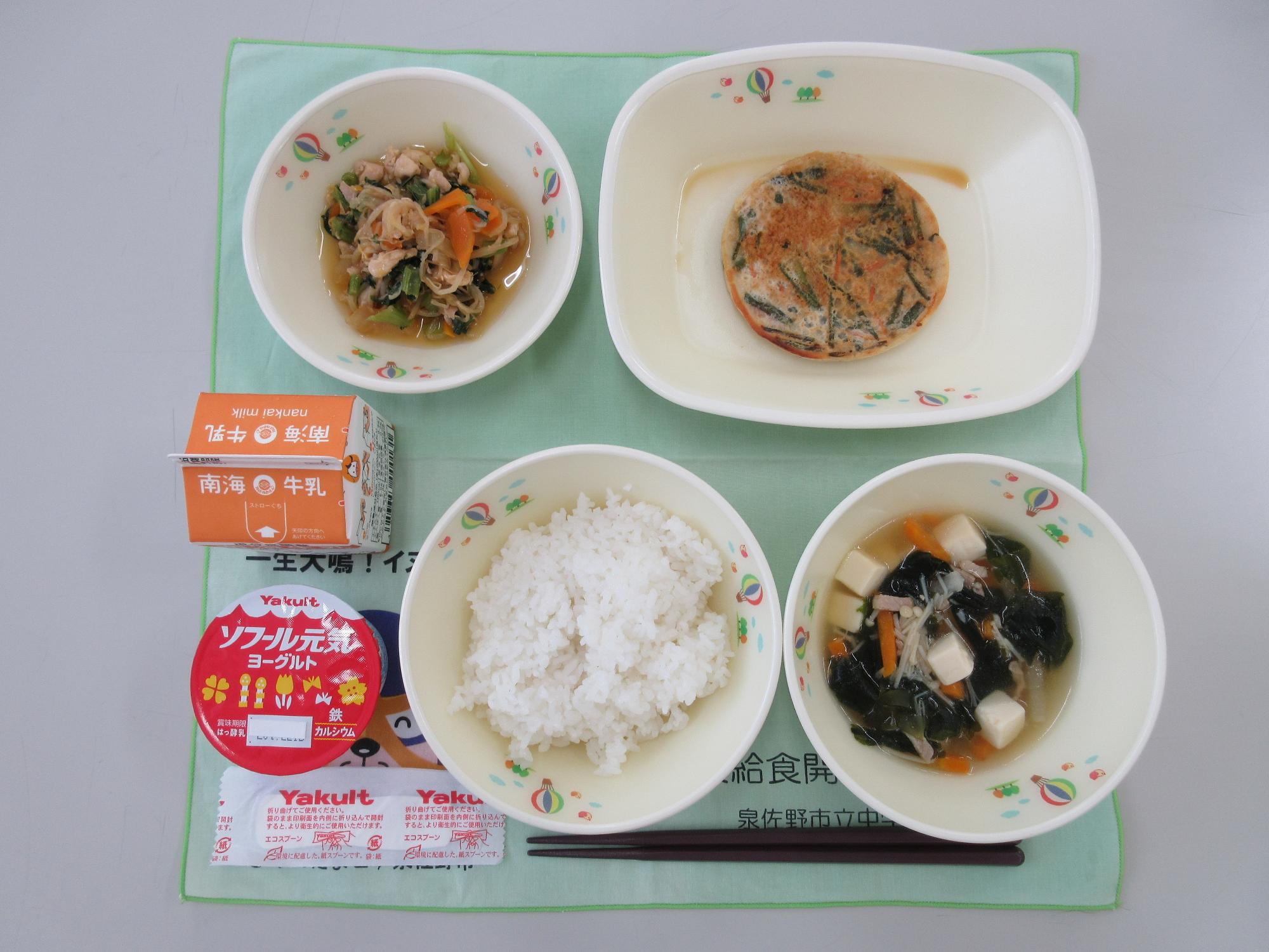 牛乳 ビビンバ丼 わかめスープ チヂミ ヨーグルト