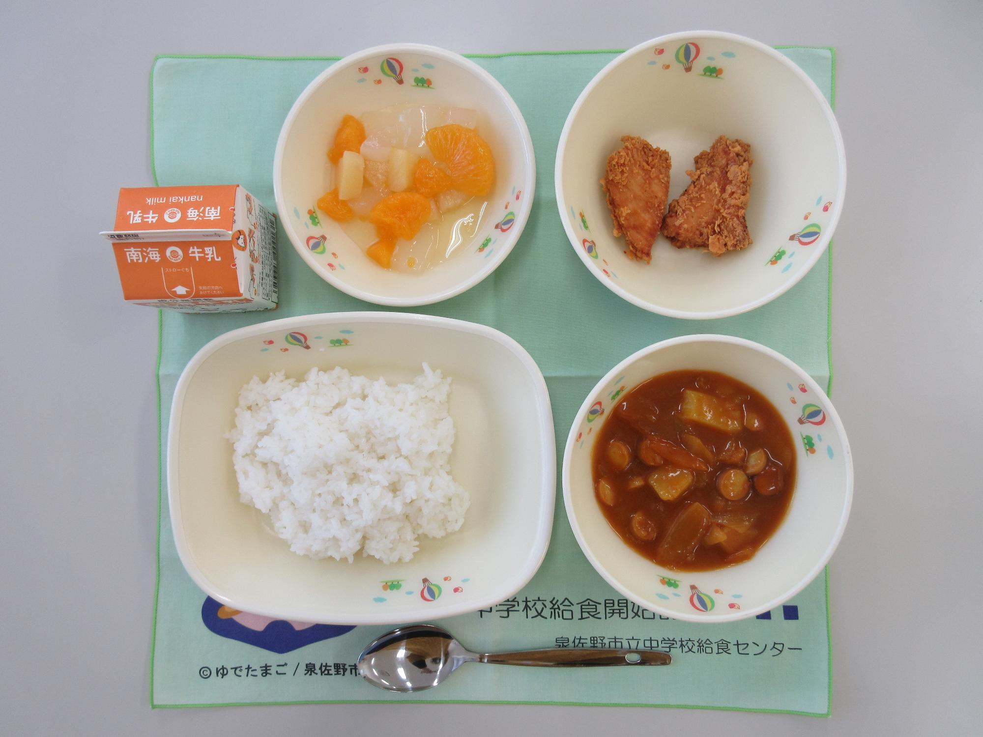 3月7日 牛乳 カレーライス 鶏肉のから揚げ フルーツポンチ