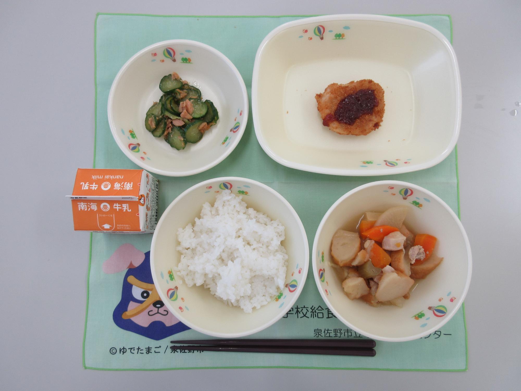 牛乳 ごはん 高野豆腐の煮物 れんこんはさみ揚げ きゅうりとツナの生姜和え
