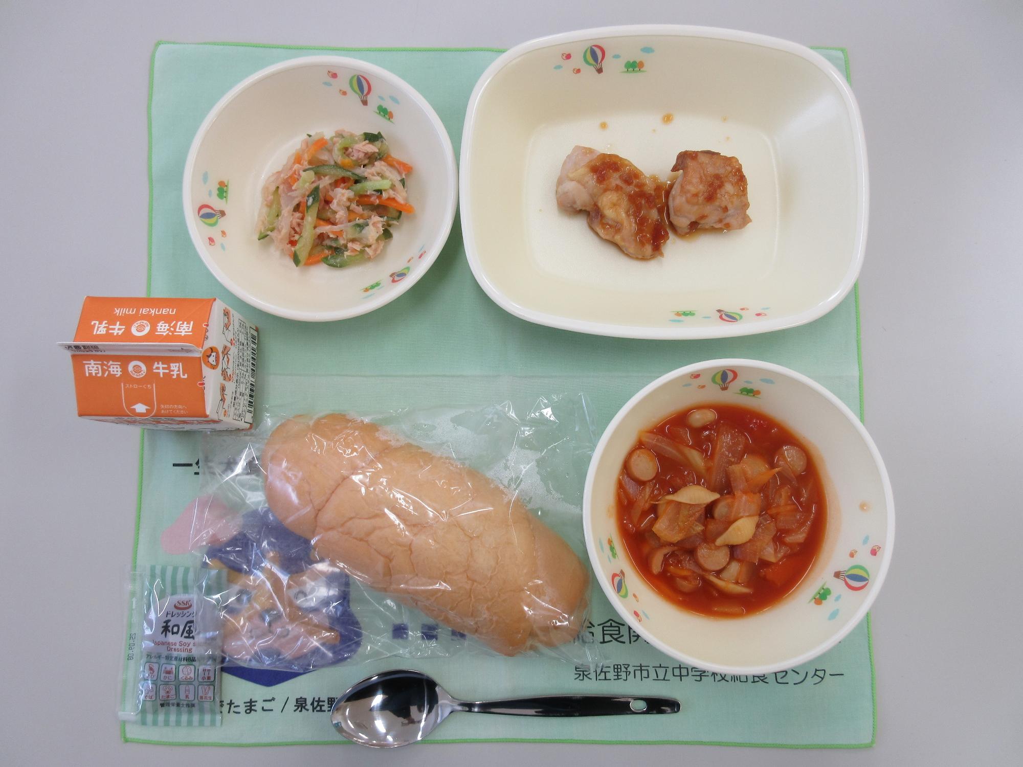 4月16日 牛乳 コッペパン ミネストローネ 鶏肉のバーベキューソースかけ 新玉ねぎのサラダ