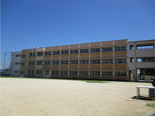 第一小学校校舎
