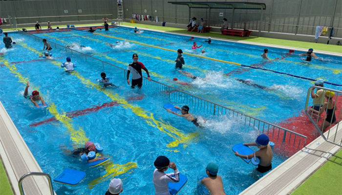 長坂小学校プール風景