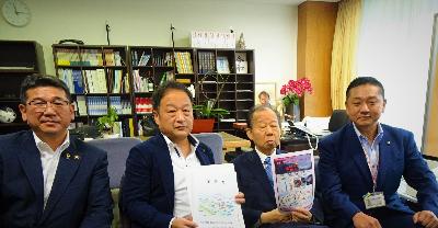 二階国土強靭化推進本部長へ要望書提出