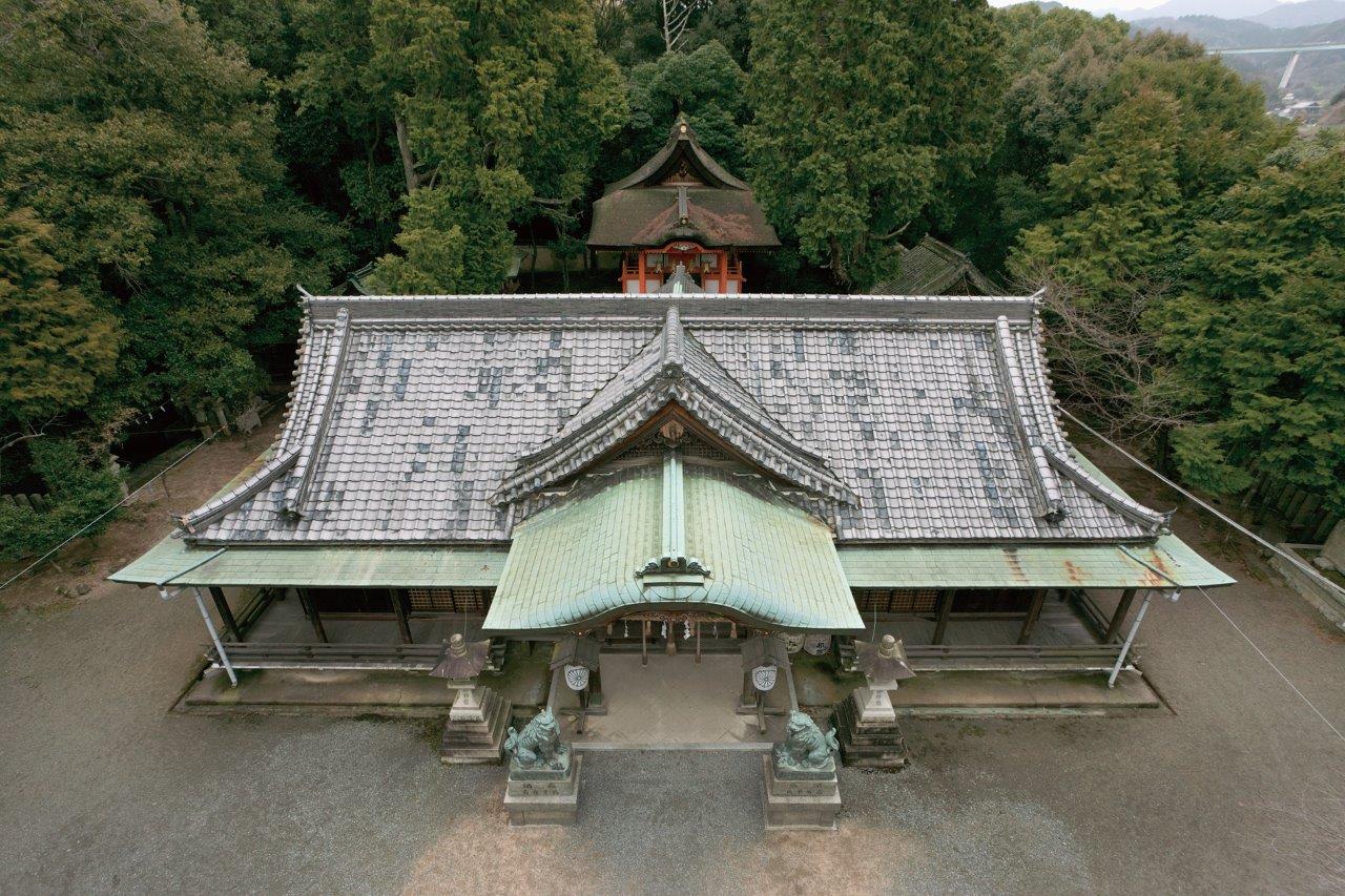 日根神社拝殿・本殿空撮
