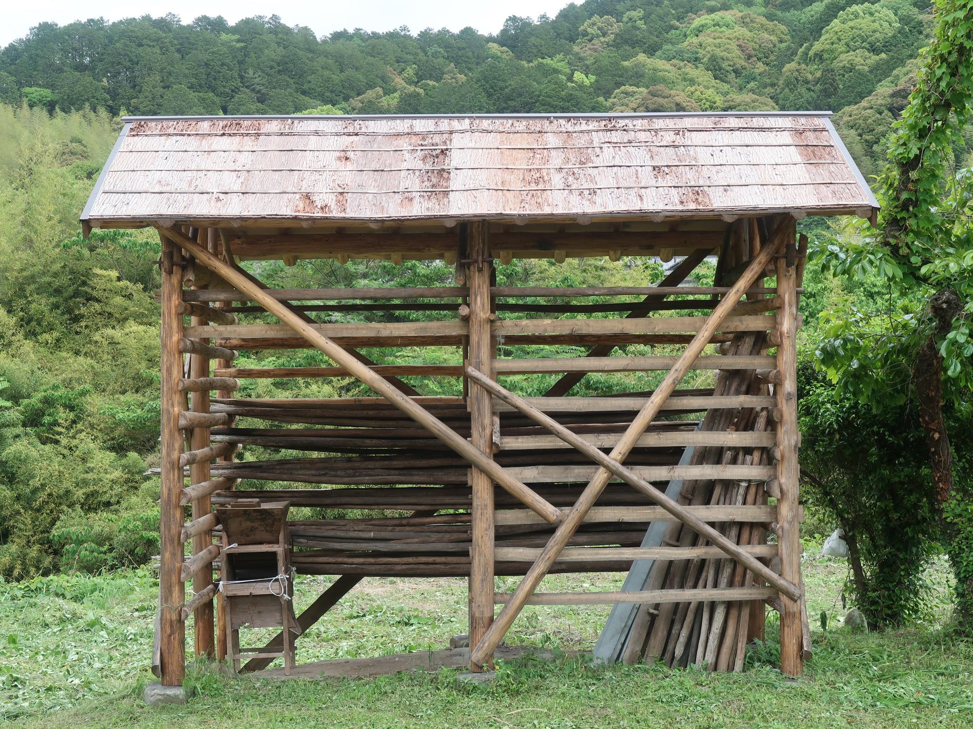 タマネギ小屋