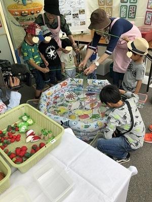 食品釣りの様子