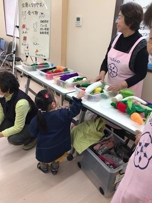 2歳児歯科保健教室での食育の様子