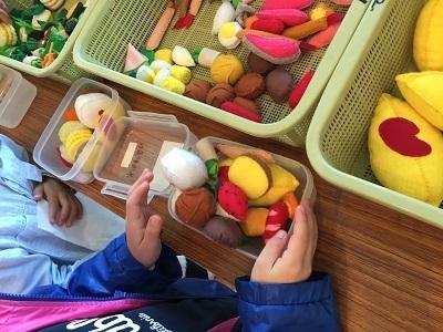 フェルトおかずでのお弁当作りの様子