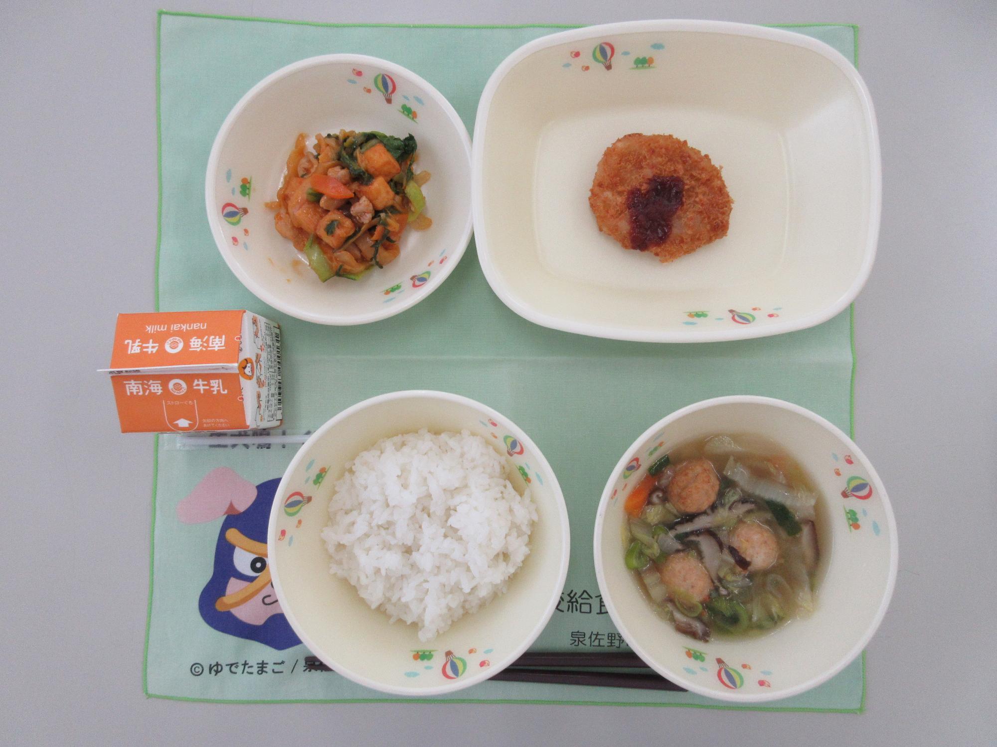 4月15日  牛乳 ごはん 肉団子スープ れんこんのはさみ揚げ 厚揚げとキムチの炒め物