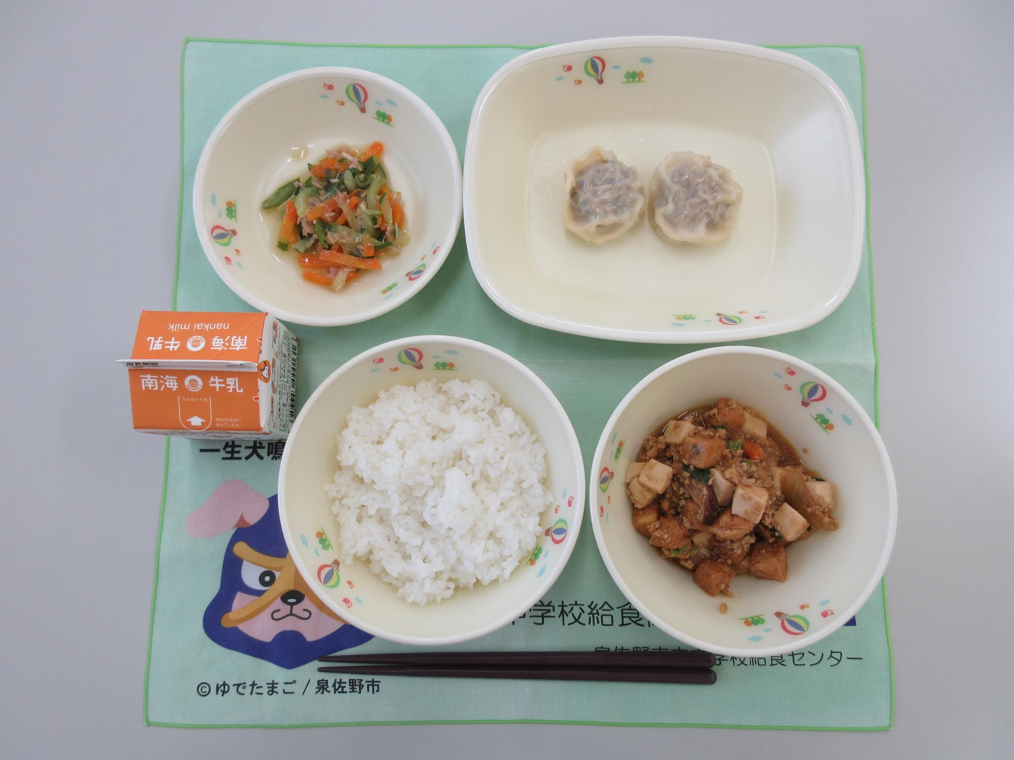 牛乳 ごはん マーボー豆腐 小松菜まんじゅう 中華和え