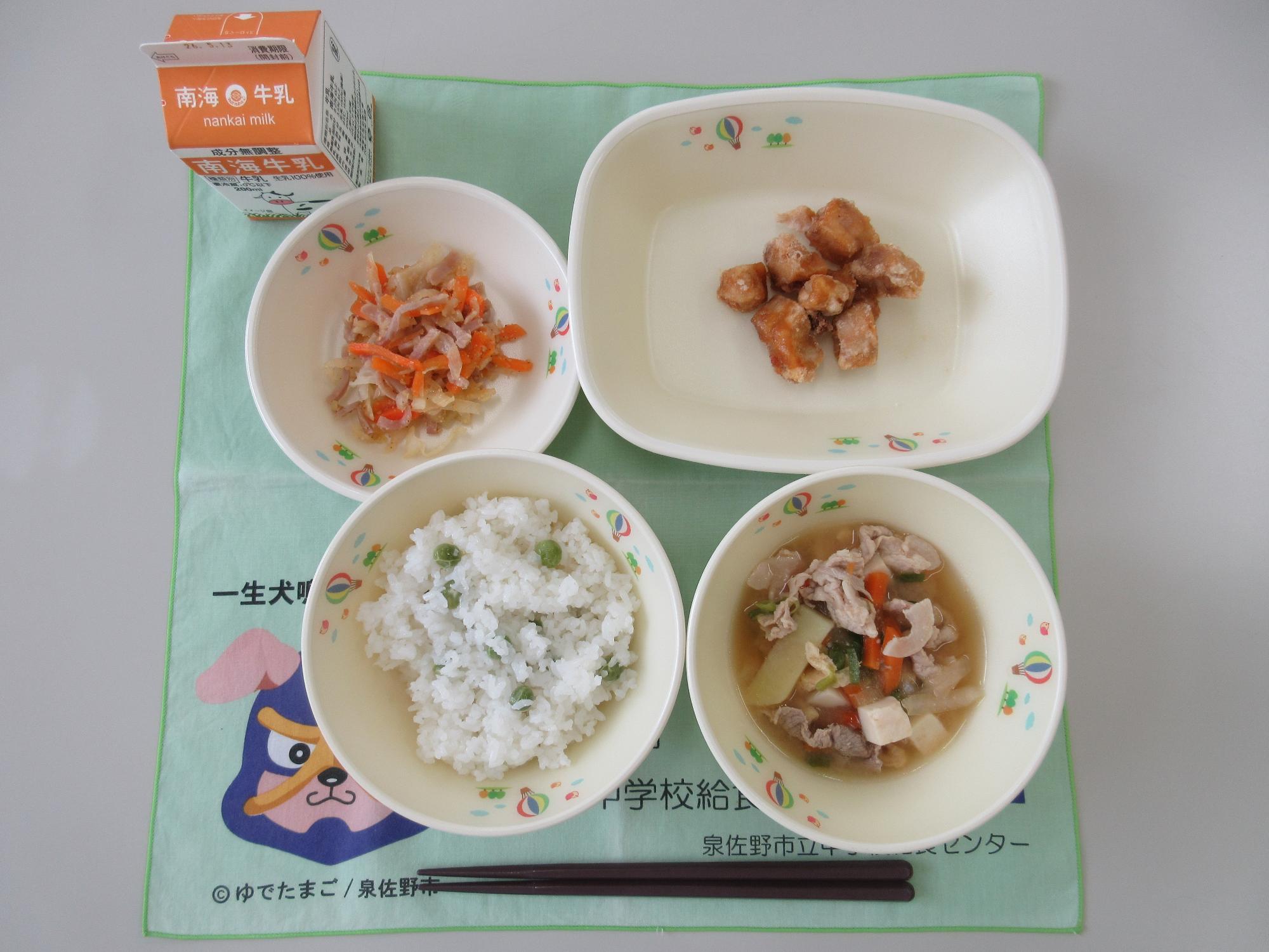 5月8日 牛乳 豆ごはん 豚汁 揚げ鶏のレモンしょうゆかけ キャベツのごま和え