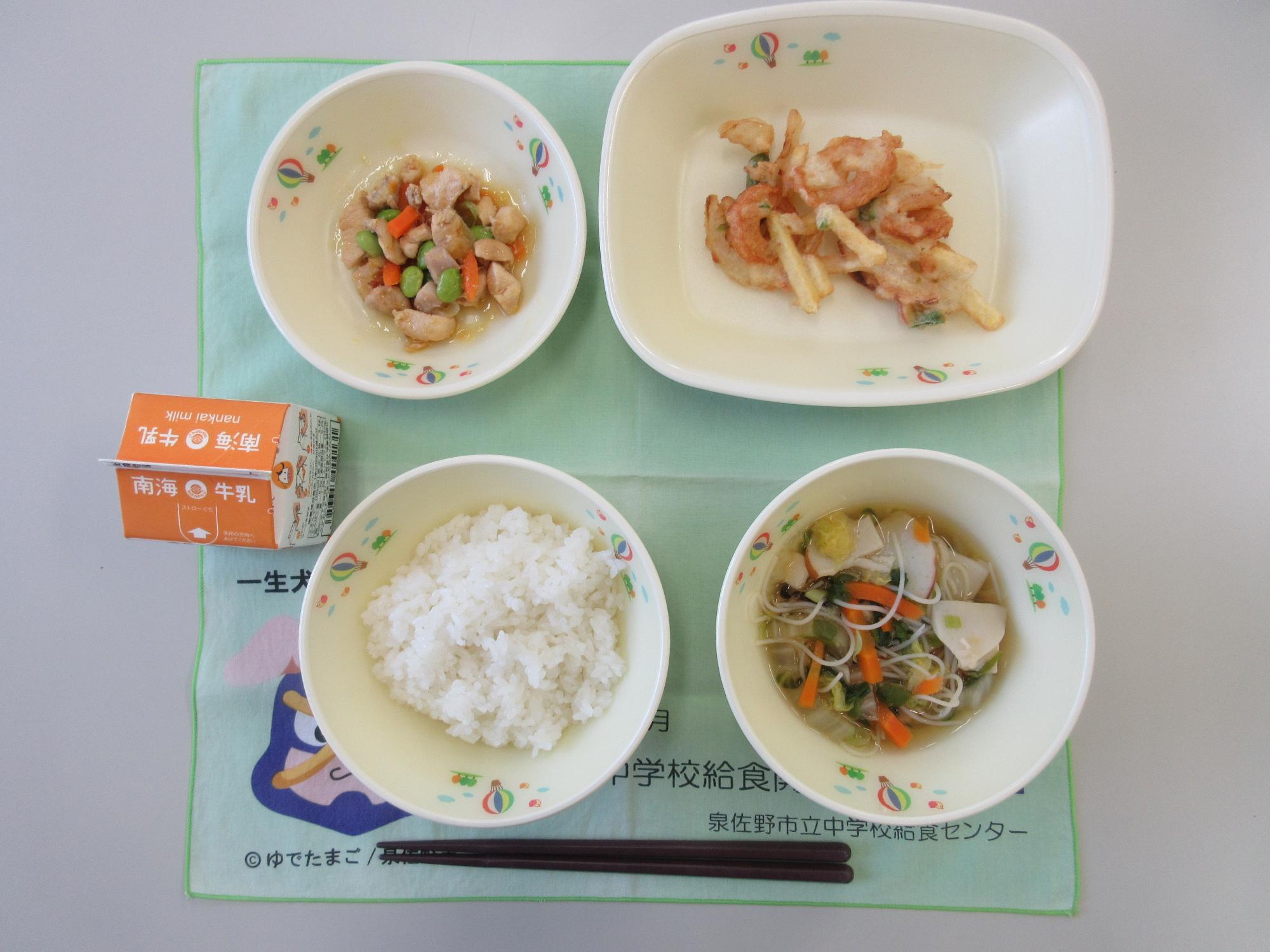 5月14日 牛乳 ごはん にゅうめん汁 かき揚げ 鶏肉のさっぱり煮