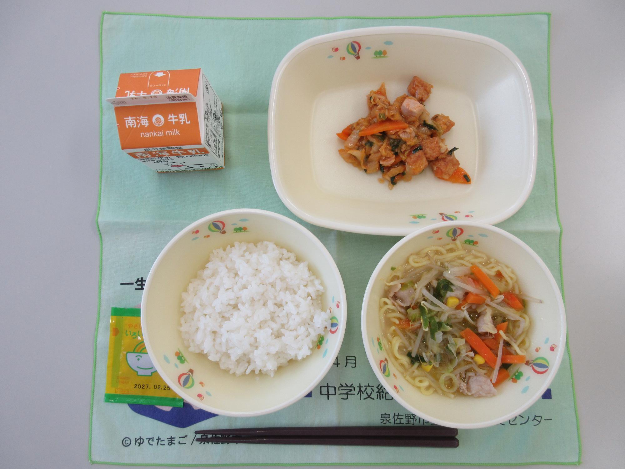 5月15日 牛乳 ごはん・ふりかけ ラーメン 厚揚げとキムチの炒め物