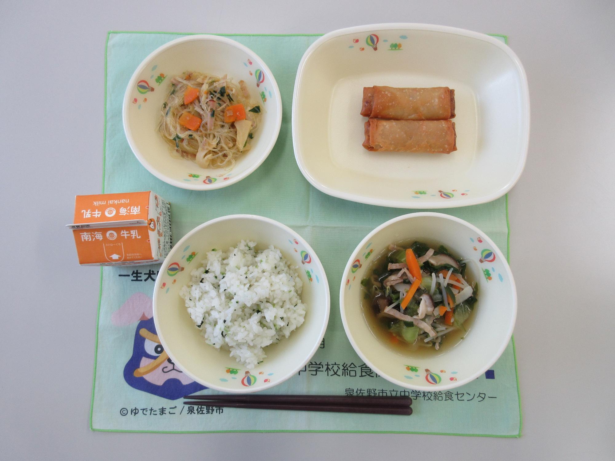 5月18日 牛乳 菜めし 中華スープ 春巻き チャプチェ