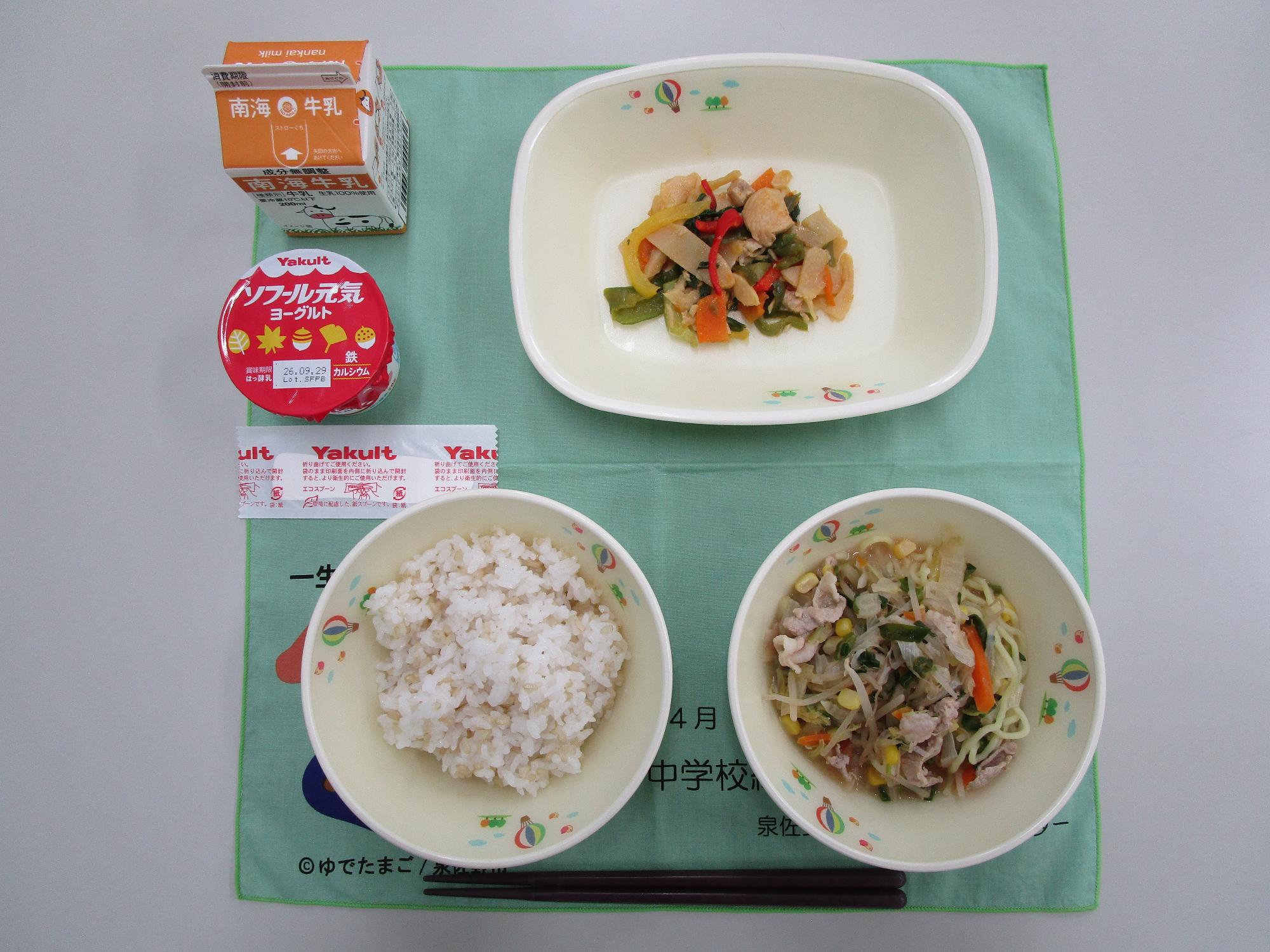 9月18日 牛乳 玄米ごはん みそ豚骨ラーメン オイスター炒め ヨーグルト