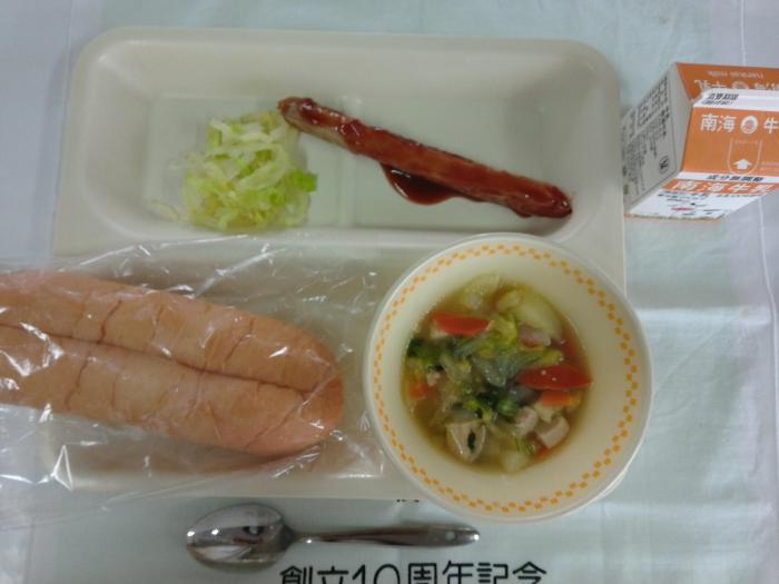 牛乳・ウインナードッグ・チキンポトフ