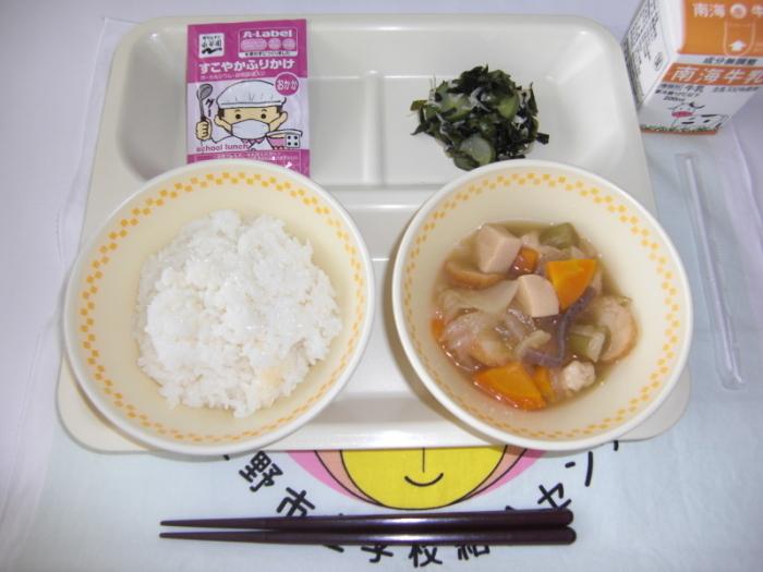 牛乳 ごはん 高野豆腐の煮物 胡瓜とわかめの酢の物 おかかふりかけ