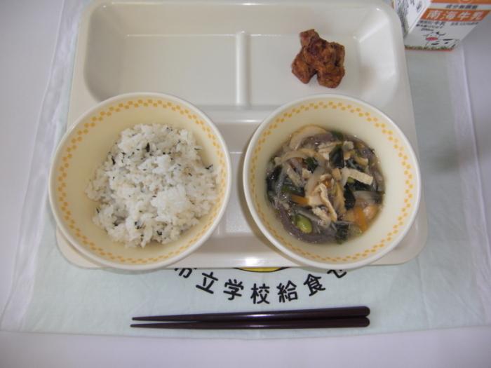 牛乳 菜飯 鰹のカレー竜田揚げ 具だくさんみそ汁
