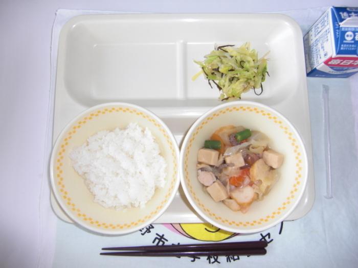 ごはん  高野豆腐の煮物  塩昆布あえ