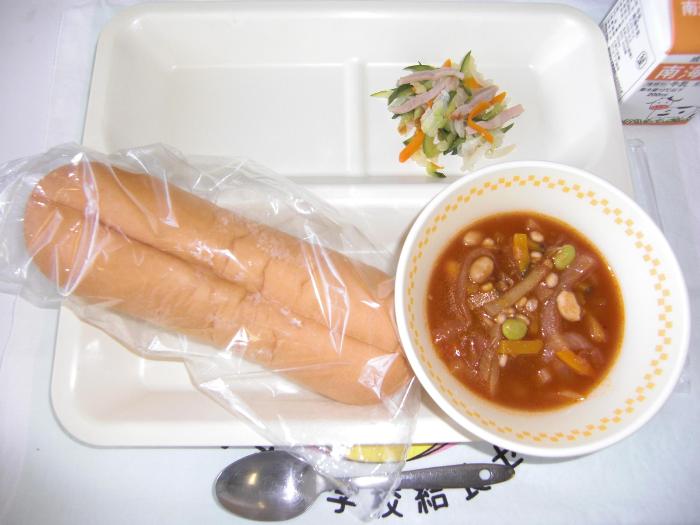 牛乳 ハムサラダサンドパン ミネストローネ