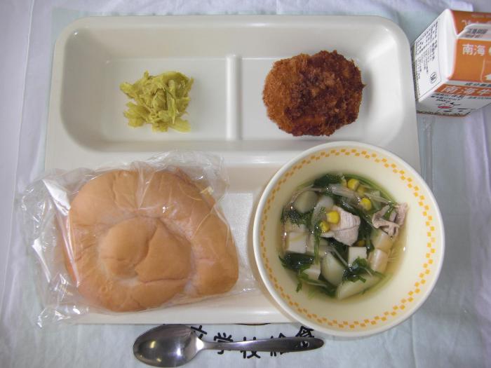 牛乳 チキンカツバーガー 豆腐と水菜のスープ