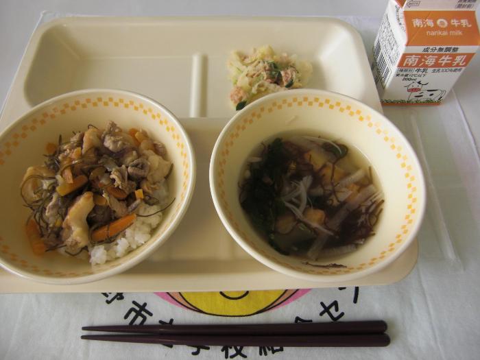 牛乳  沖縄ジューシー丼  ツナサラダ  もずくスープ
