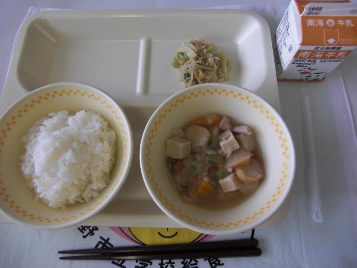 牛乳  ごはん  高野豆腐とふきの煮物  ツナと白菜の和え物