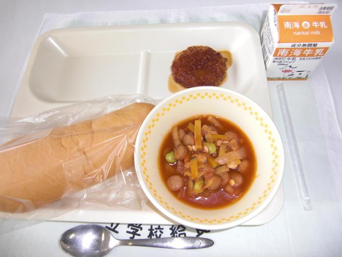 牛乳  パン  コロッケ  ミネストローネ