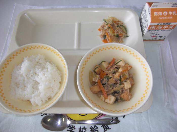 牛乳・ごはん・マーボー豆腐・中華和え