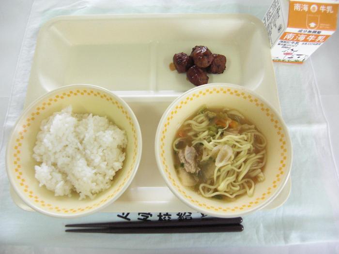 牛乳・ごはん・揚げ鶏のレモンしょうゆかけ・根菜の金平・新野菜のみそ汁