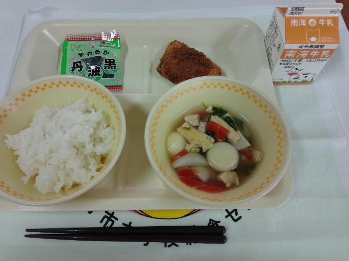 牛乳・ごはん・ぶりフライ・雑煮・やわらか黒豆