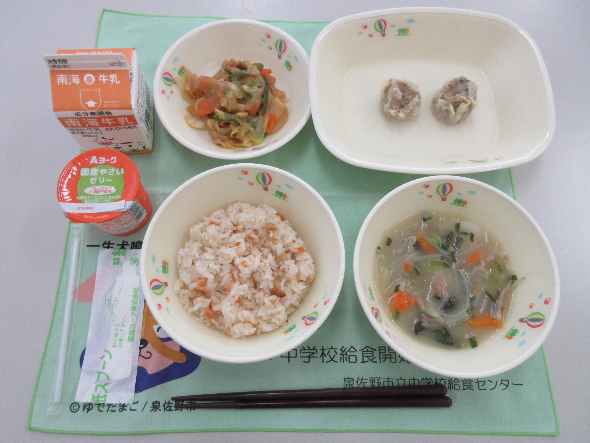 牛乳 炊き込みチャーハン ホイコーロー 小松菜しゅうまい ポークトックスープ 野菜ゼリー