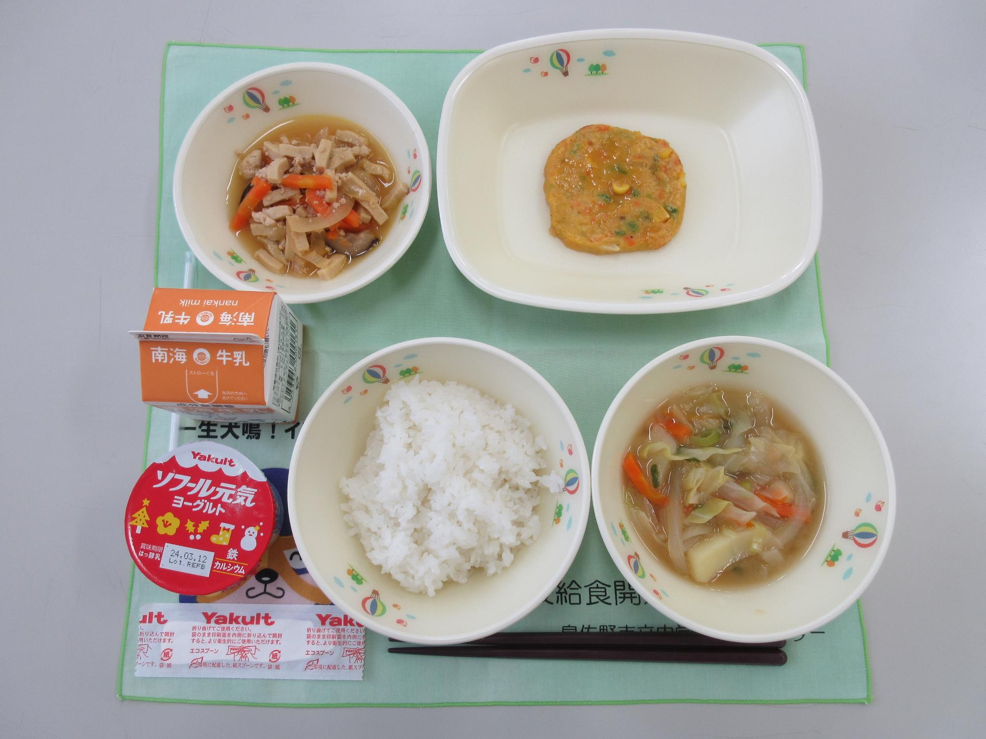 牛乳 ごはん みそ汁 野菜しんじょうの和風あんかけ 高野豆腐のそぼろ煮 ヨーグルト