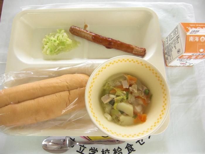 牛乳・ウインナードッグ・チキンポトフ