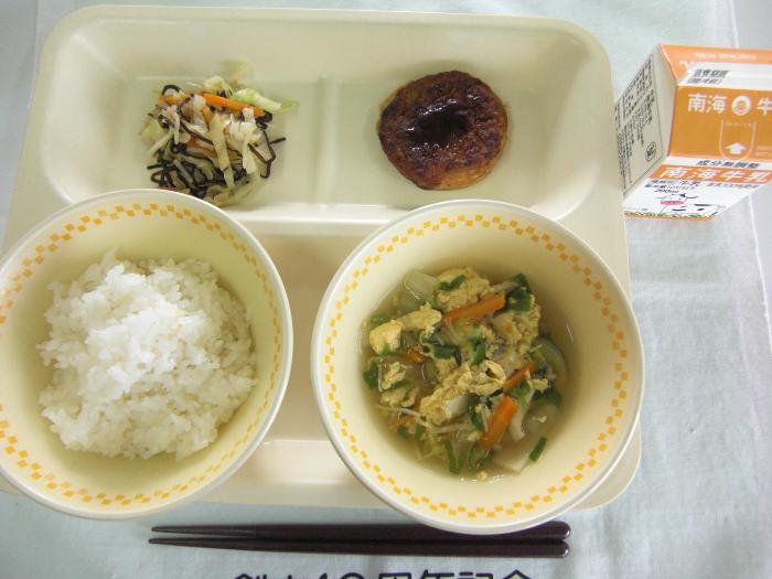 牛乳・ごはん・お好み焼 き・ごま塩昆布和 え・ かきたま汁