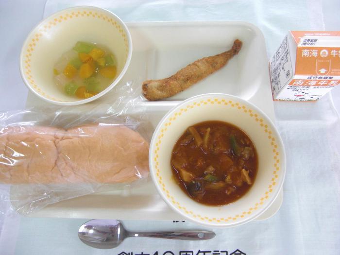 牛乳・パン・子持ちししゃものフライ・ 夏野菜のトマト煮・フルーツポンチ