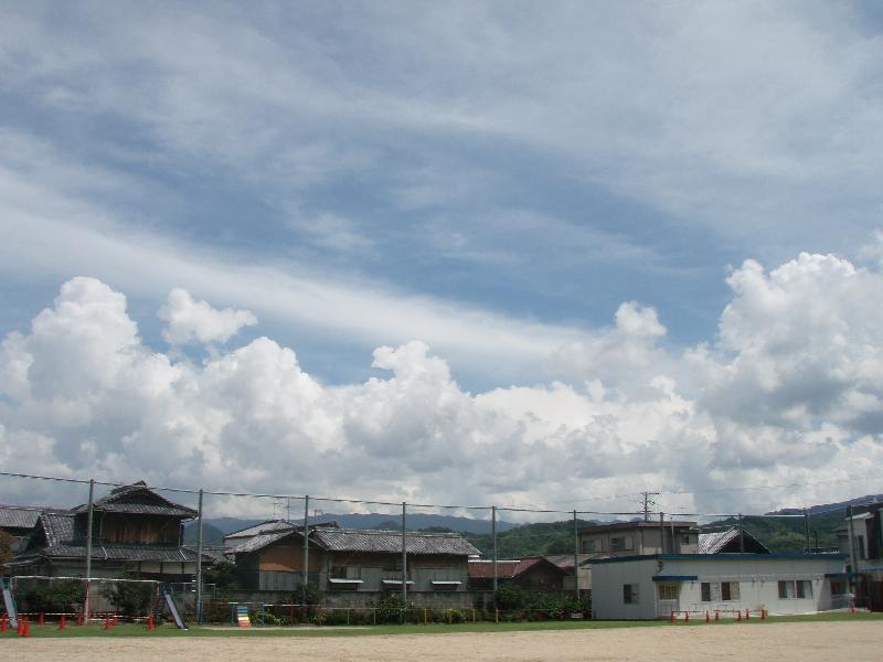 夏の雲と稜線