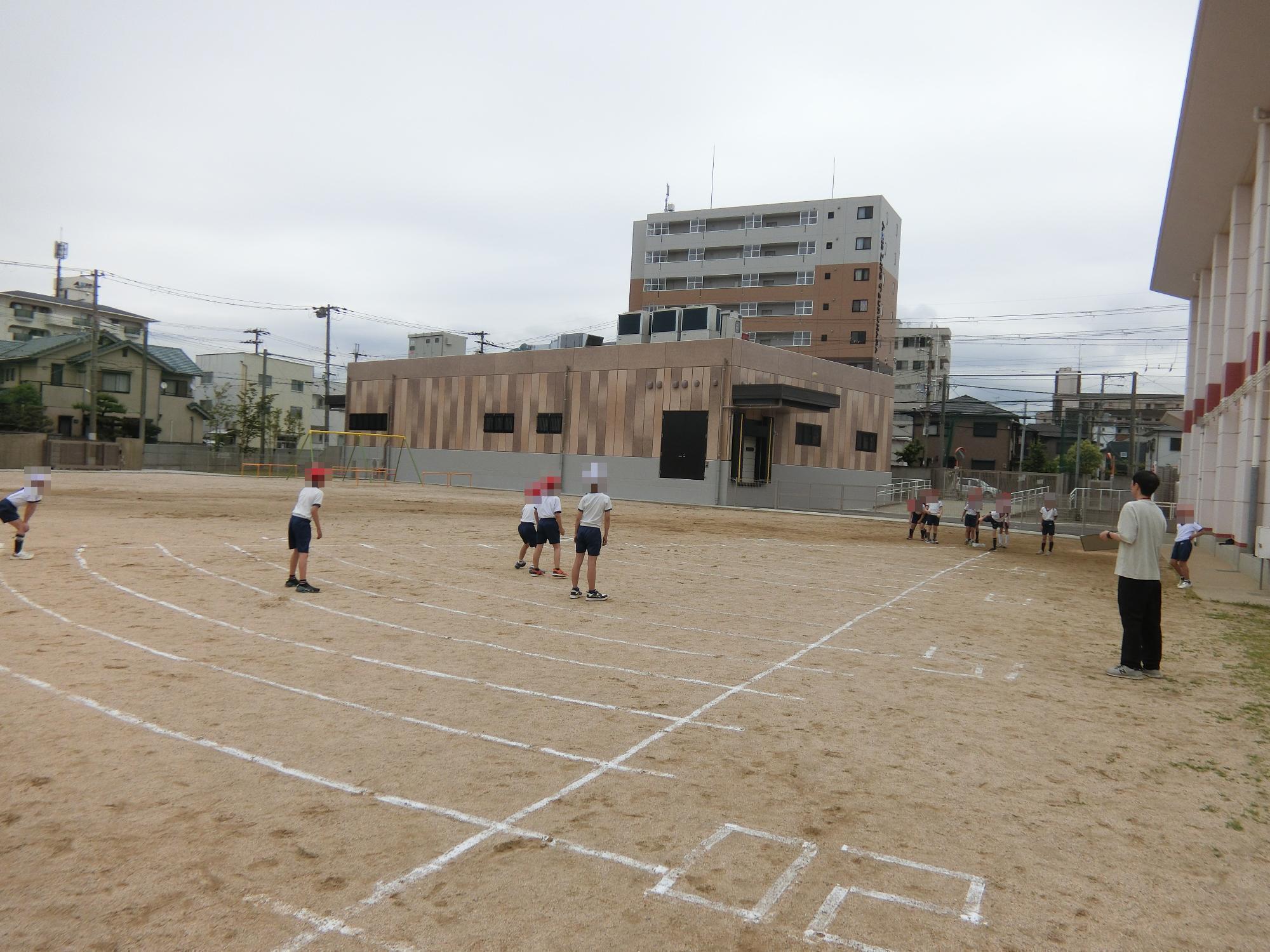ソフトボール投げ