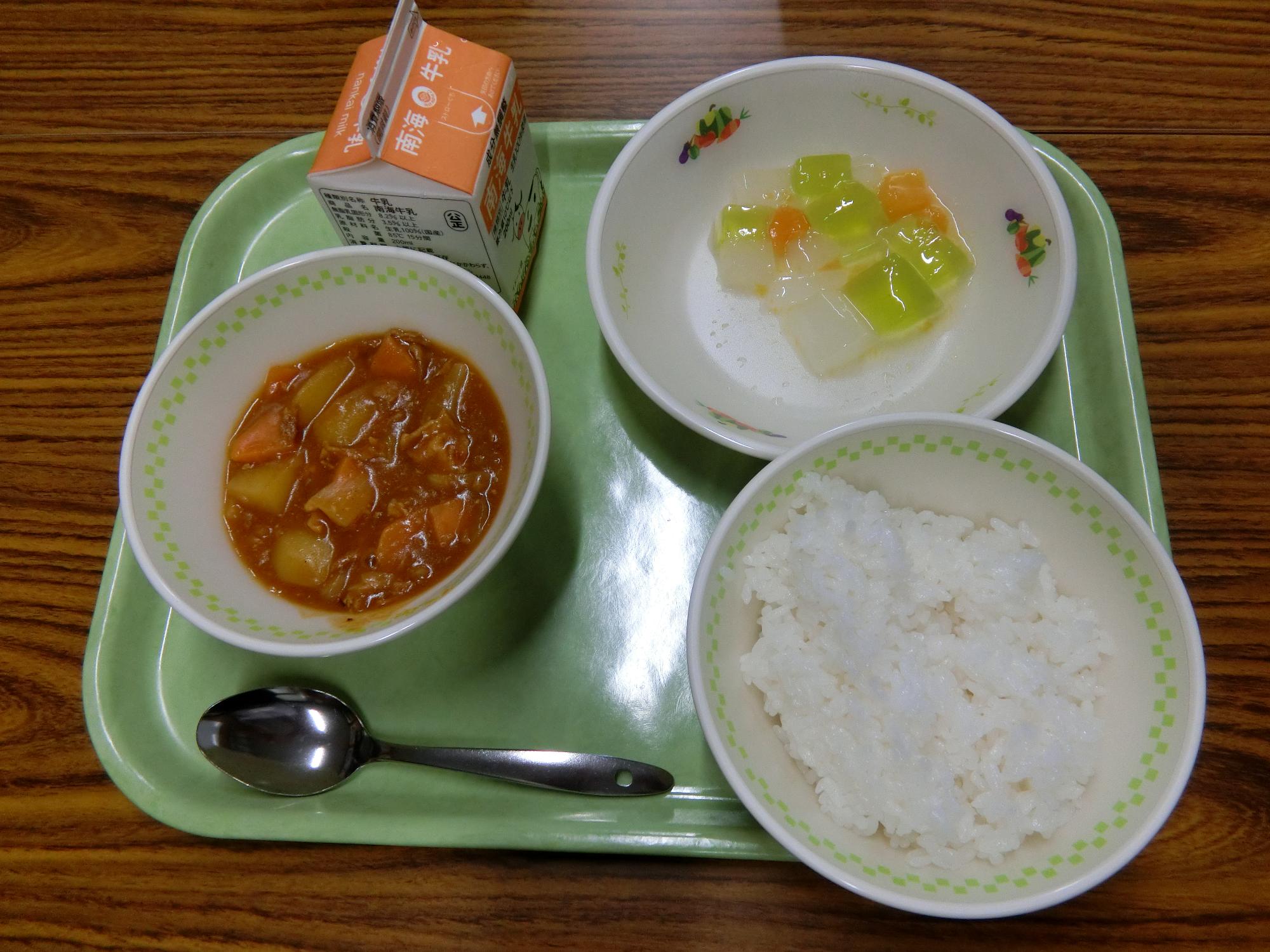 給食